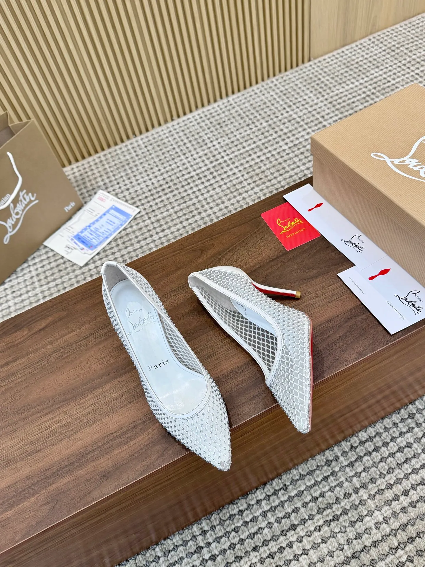 👟👟Ex-factory price 440👟👟 Genuine leather sole +40 Year-round shipment💝Christian Louboutin CL👠 Classic "💎Cow Patent Leather💎Series" noble and luxurious, real blingbling✨ Real materials, all customized by the pattern maker, and the materials are made of original customized materials, achieving the taste of the original 6 color options💍 Upper: imported 👉cow patent leather💪 lining: sheepskin foot pad/lining code number: 34-40.41.42 heel height: two options: 10.5cm and 8.5cm